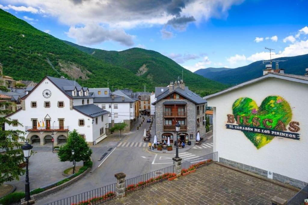 Casa Rustica Familiar En Los Pirineos ビエスカス エクステリア 写真